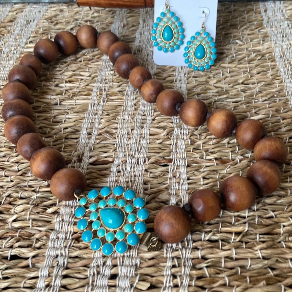 Necklace and earring set